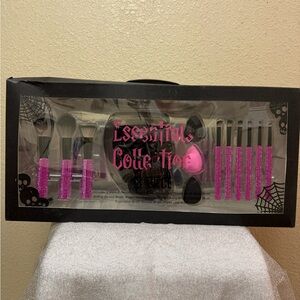 Essentials Collection 8-Piece Brush & Holder Set